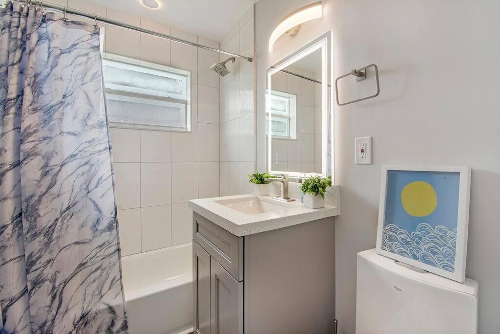 Modern Getaway Near The Beach With Room For A Boat Уест Палм Бийч Екстериор снимка