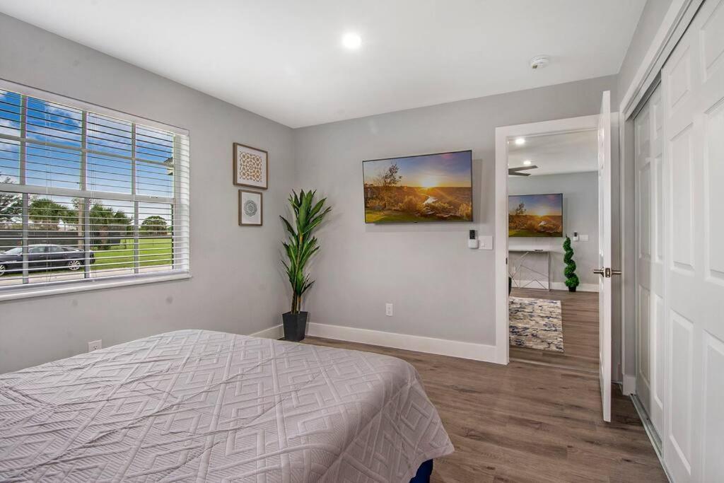 Modern Getaway Near The Beach With Room For A Boat Уест Палм Бийч Екстериор снимка